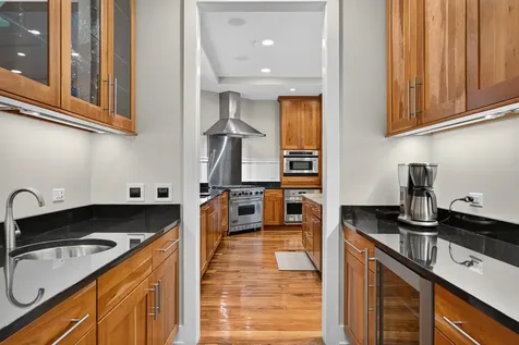 6421 Bentley Avenue Willowbrook IL 60527