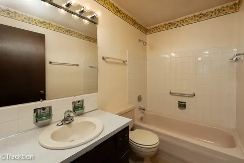 124 Fairlane Court Bloomingdale IL 60108
