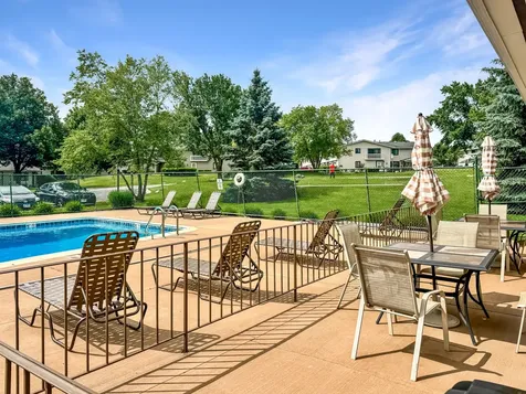 124 Fairlane Court Bloomingdale IL 60108
