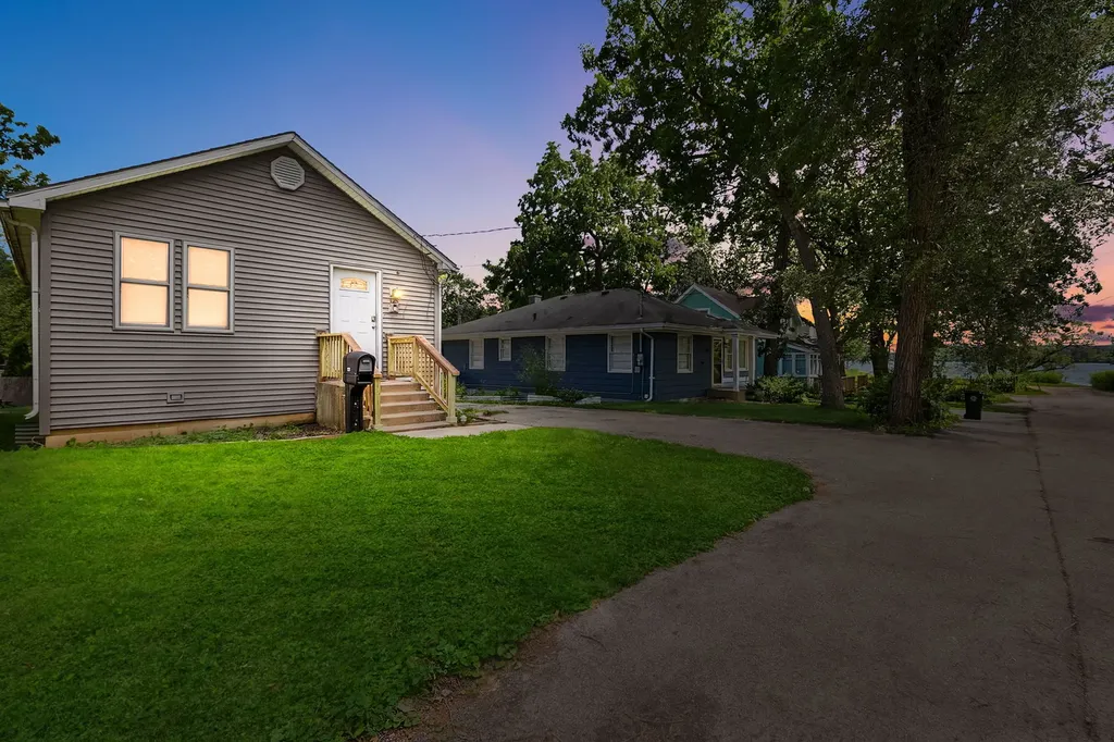 125 Burton Street Grayslake IL 60030