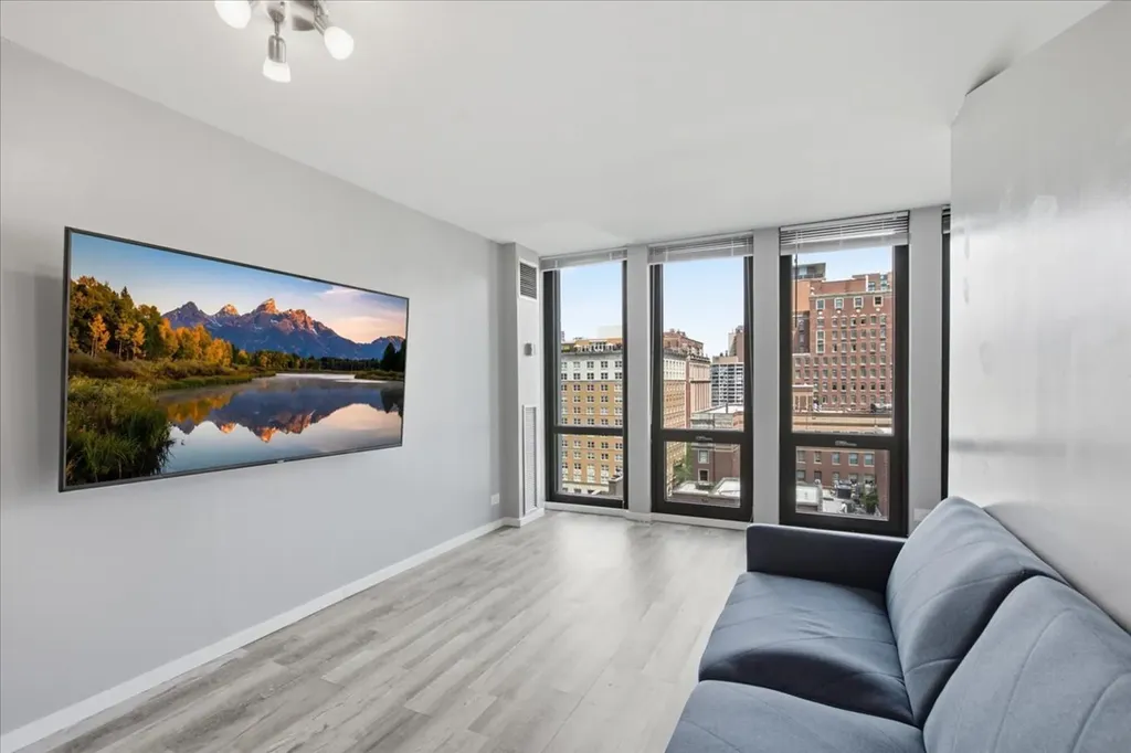 1 East Scott Street Chicago IL 60610