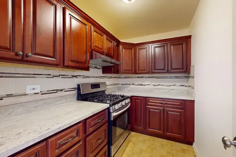 810 Vera Lane Wheeling IL 60090