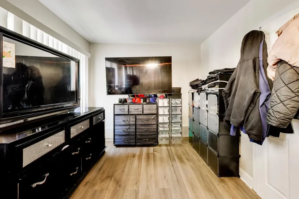 6751 South Saint Lawrence Avenue Chicago IL 60637