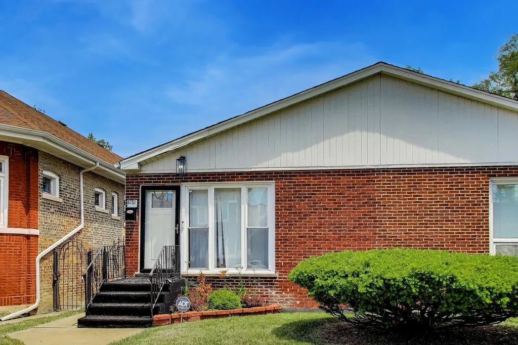 6751 South Saint Lawrence Avenue Chicago IL 60637
