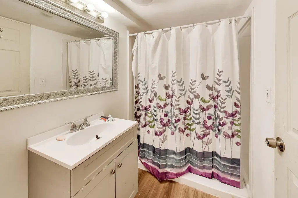6751 South Saint Lawrence Avenue Chicago IL 60637