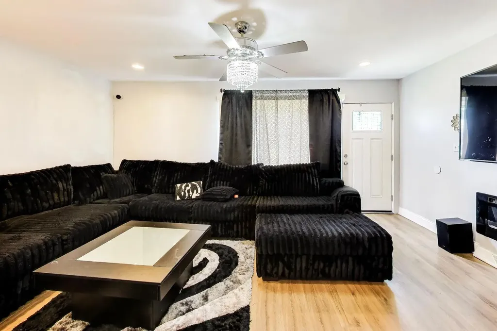 6751 South Saint Lawrence Avenue Chicago IL 60637