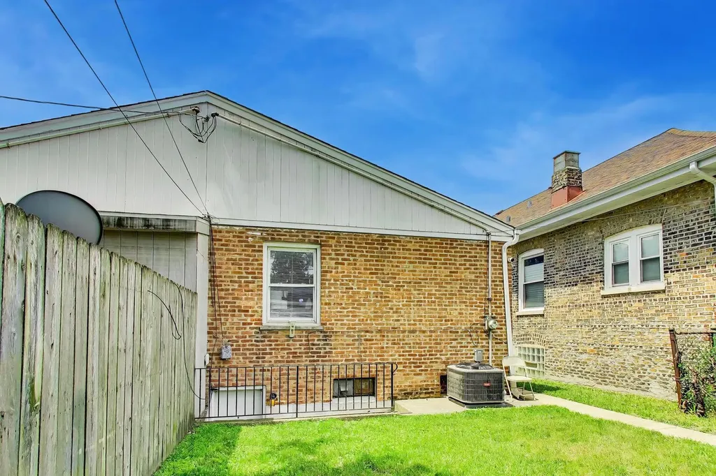 6751 South Saint Lawrence Avenue Chicago IL 60637