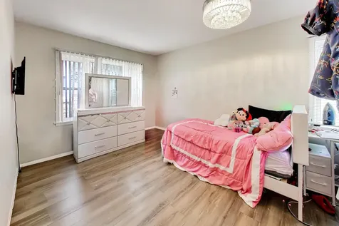 6751 South Saint Lawrence Avenue Chicago IL 60637