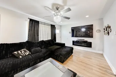 6751 South Saint Lawrence Avenue Chicago IL 60637