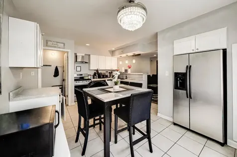 6751 South Saint Lawrence Avenue Chicago IL 60637