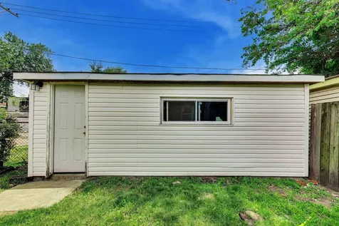 6751 South Saint Lawrence Avenue Chicago IL 60637