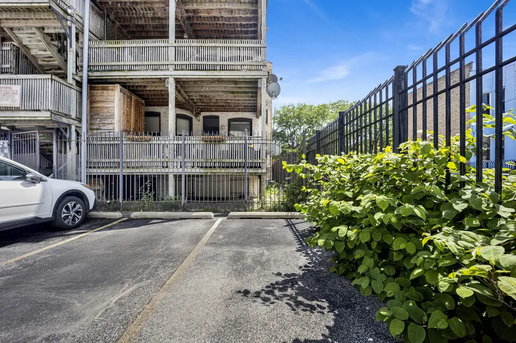 728 West Addison Street Chicago IL 60613