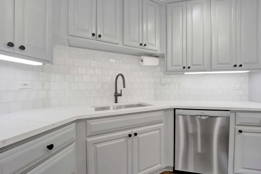 728 West Addison Street Chicago IL 60613