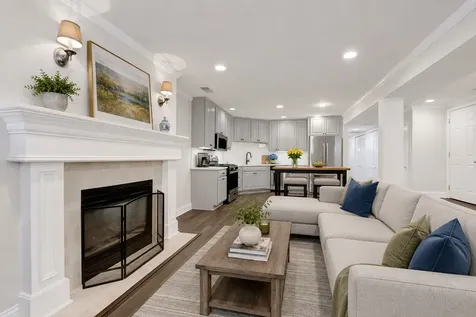 728 West Addison Street Chicago IL 60613