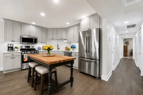 728 West Addison Street Chicago IL 60613