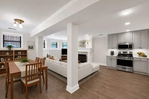 728 West Addison Street Chicago IL 60613