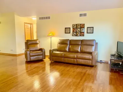 1610 Rolling Pass Beecher IL 60401