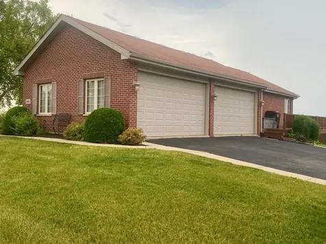 1610 Rolling Pass Beecher IL 60401