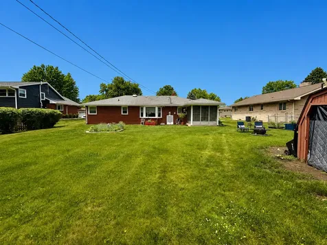 1812 Ave E Sterling IL 61081