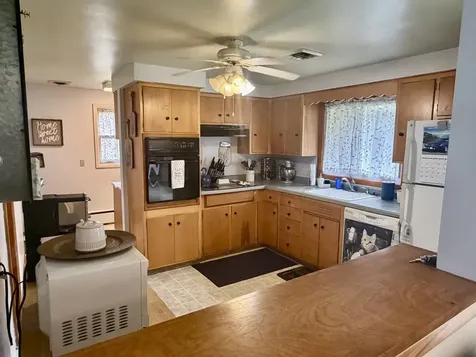 1812 Ave E Sterling IL 61081