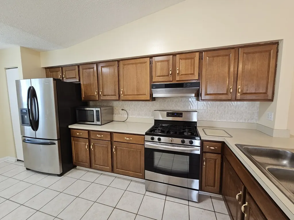 1818 77TH Street Naperville IL 60565