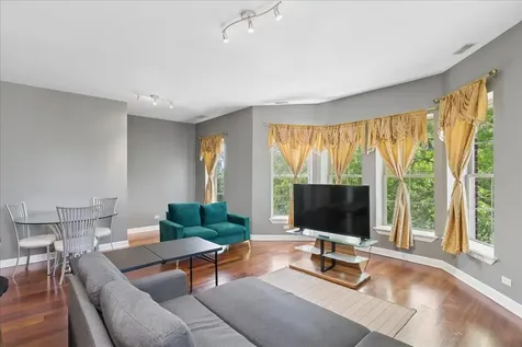 3629 South Giles Avenue Chicago IL 60653