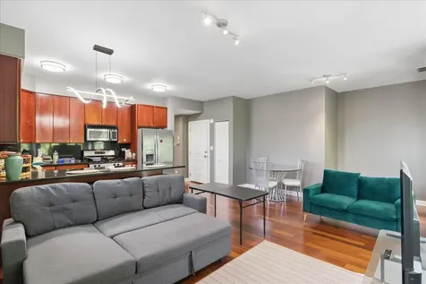 3629 South Giles Avenue Chicago IL 60653