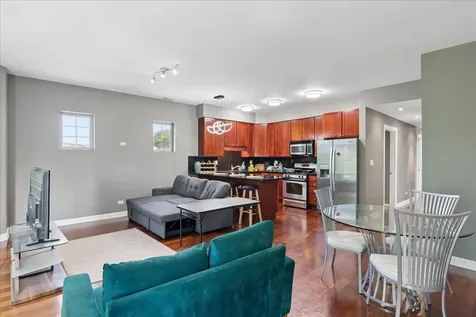 3629 South Giles Avenue Chicago IL 60653