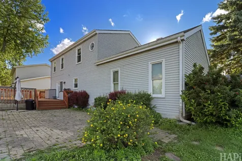 402 South Driftwood Trail Mchenry IL 60050