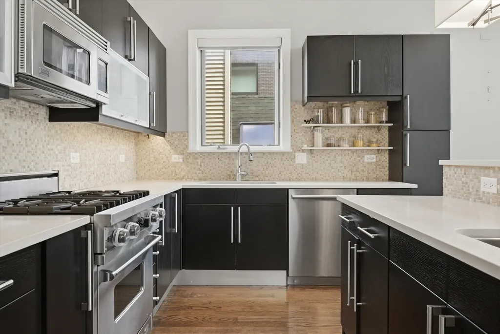 2062 North Leavitt Street Chicago IL 60647