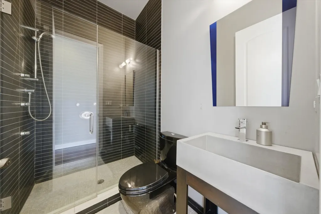 2062 North Leavitt Street Chicago IL 60647