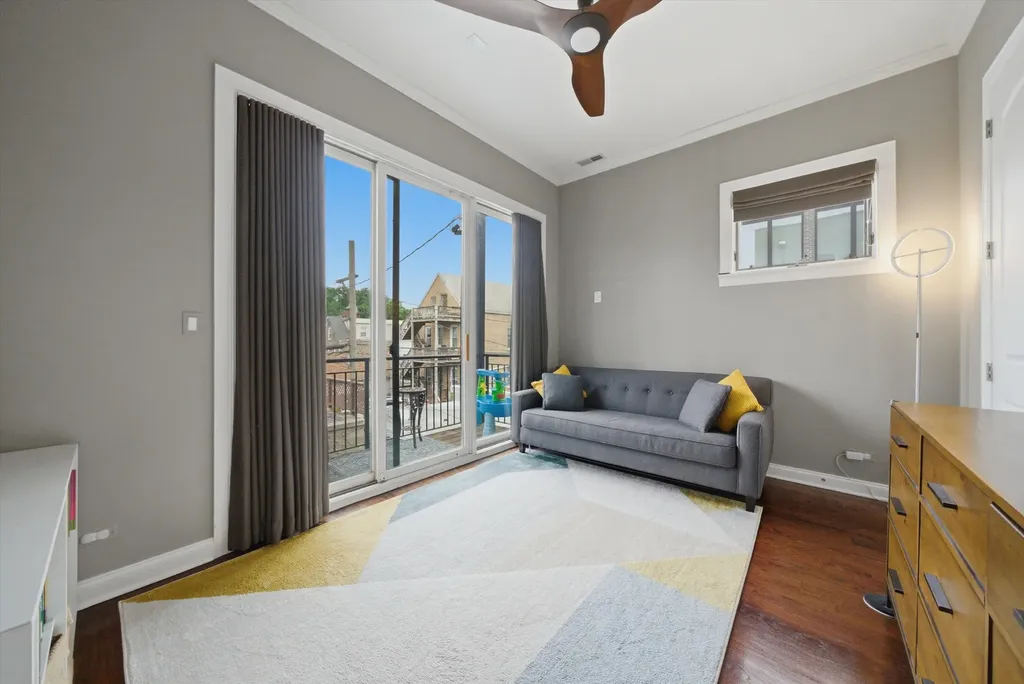 2062 North Leavitt Street Chicago IL 60647