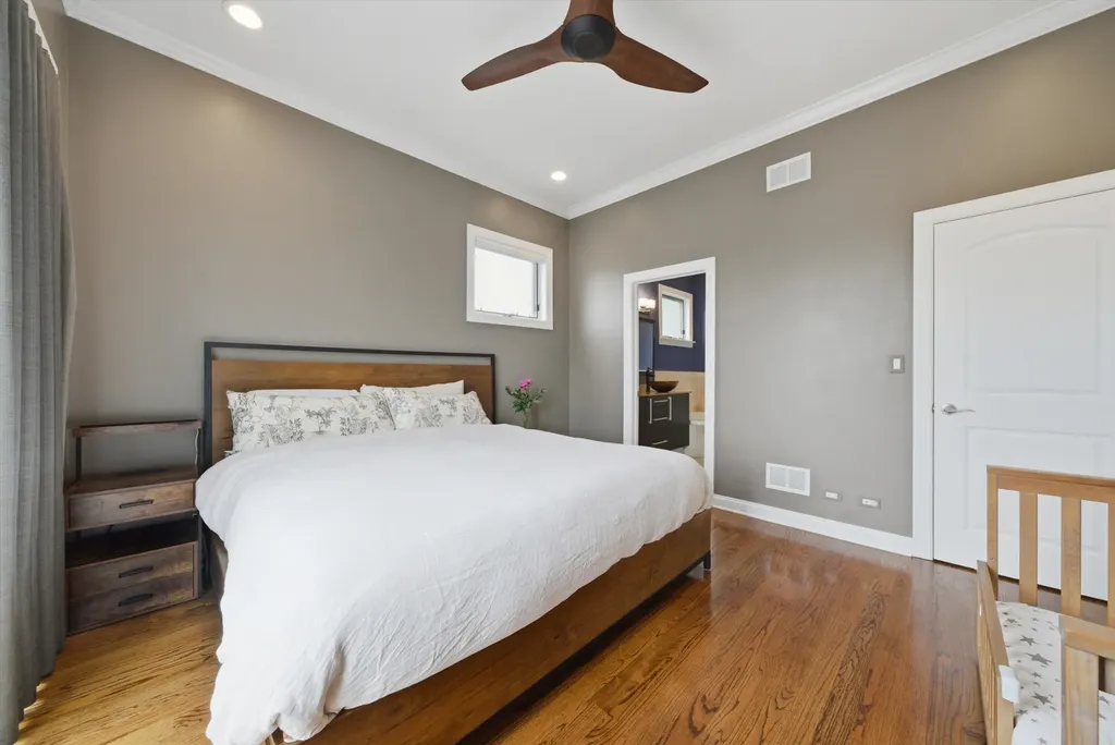 2062 North Leavitt Street Chicago IL 60647
