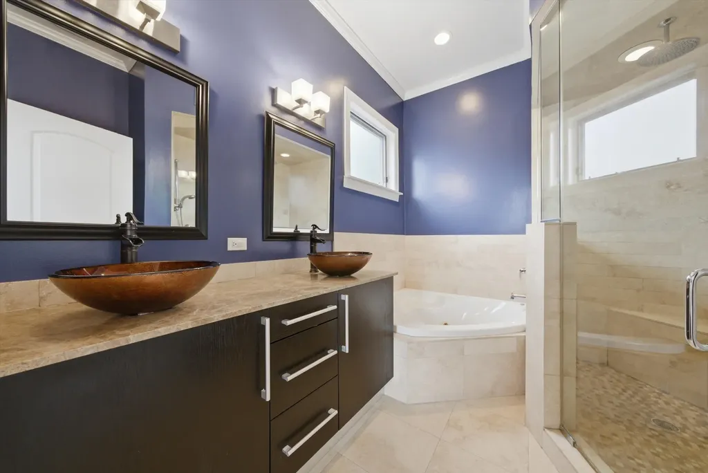 2062 North Leavitt Street Chicago IL 60647