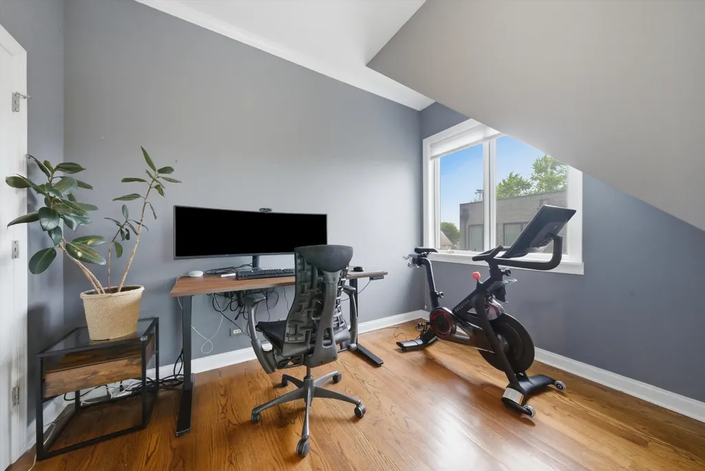 2062 North Leavitt Street Chicago IL 60647