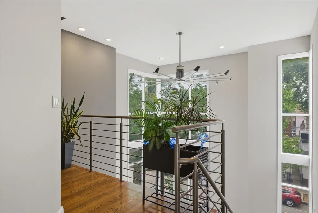 2062 North Leavitt Street Chicago IL 60647