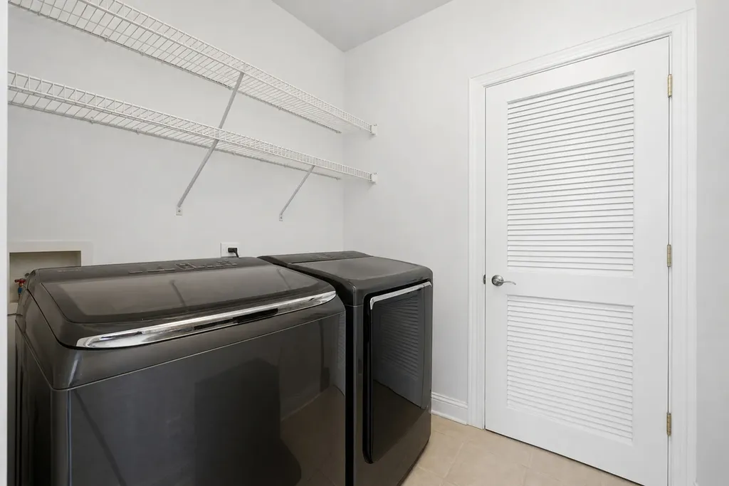 2062 North Leavitt Street Chicago IL 60647