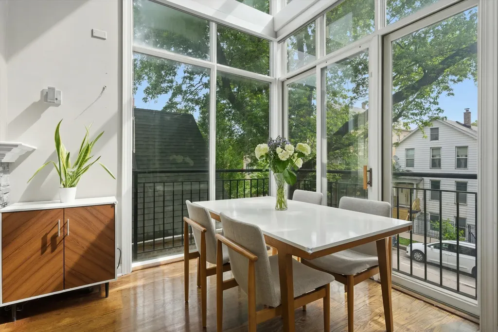 2062 North Leavitt Street Chicago IL 60647