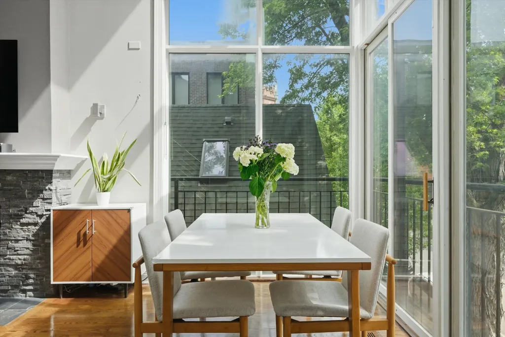 2062 North Leavitt Street Chicago IL 60647