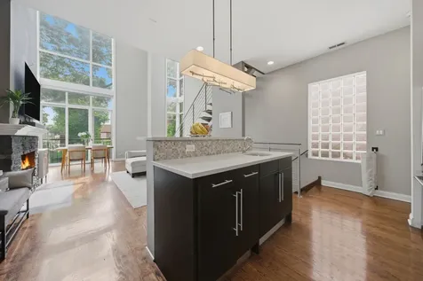 2062 North Leavitt Street Chicago IL 60647