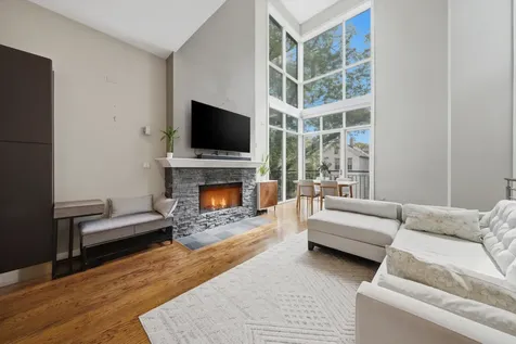 2062 North Leavitt Street Chicago IL 60647