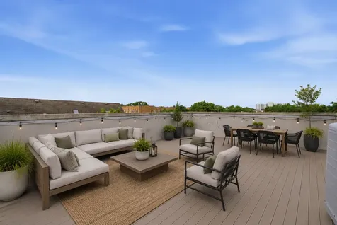 2062 North Leavitt Street Chicago IL 60647