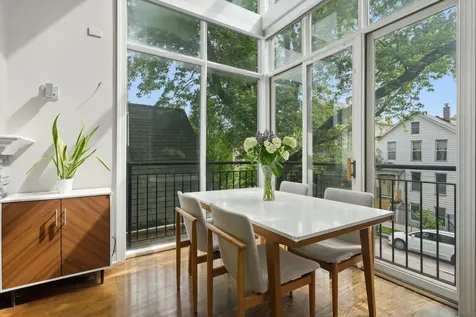 2062 North Leavitt Street Chicago IL 60647