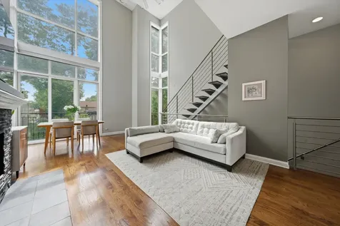 2062 North Leavitt Street Chicago IL 60647