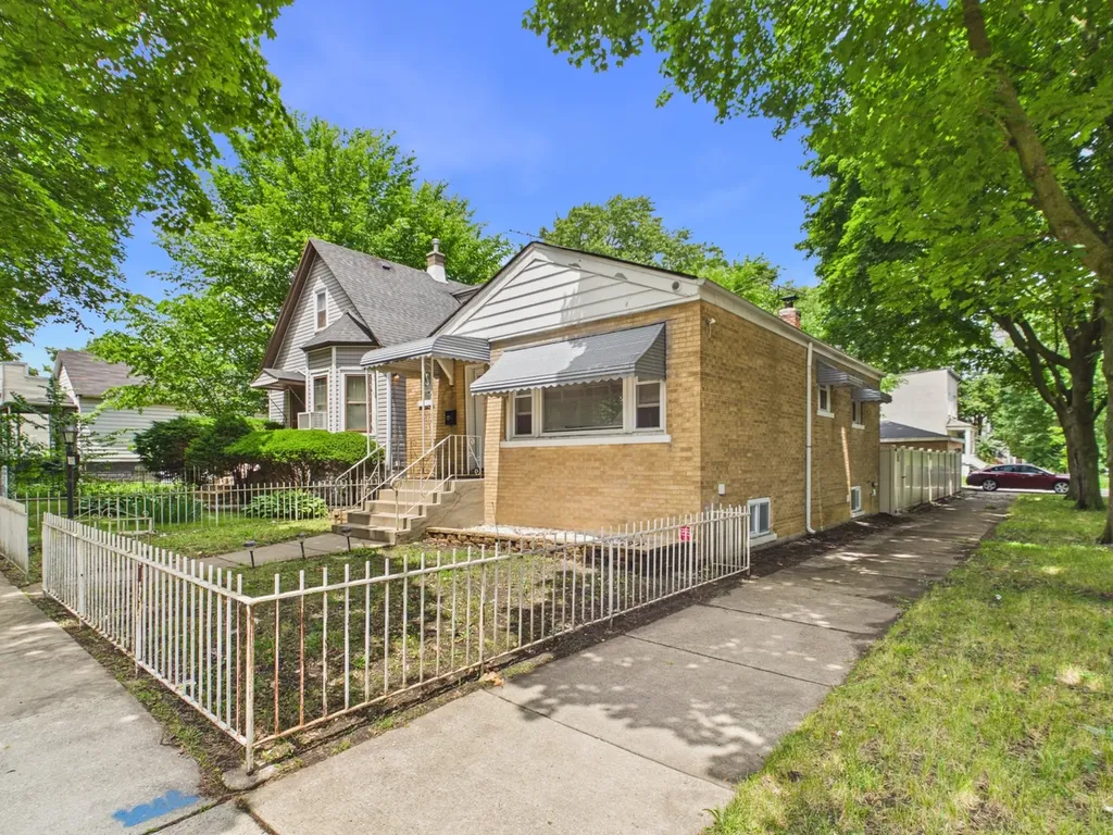 234 West 117th Street Chicago IL 60628