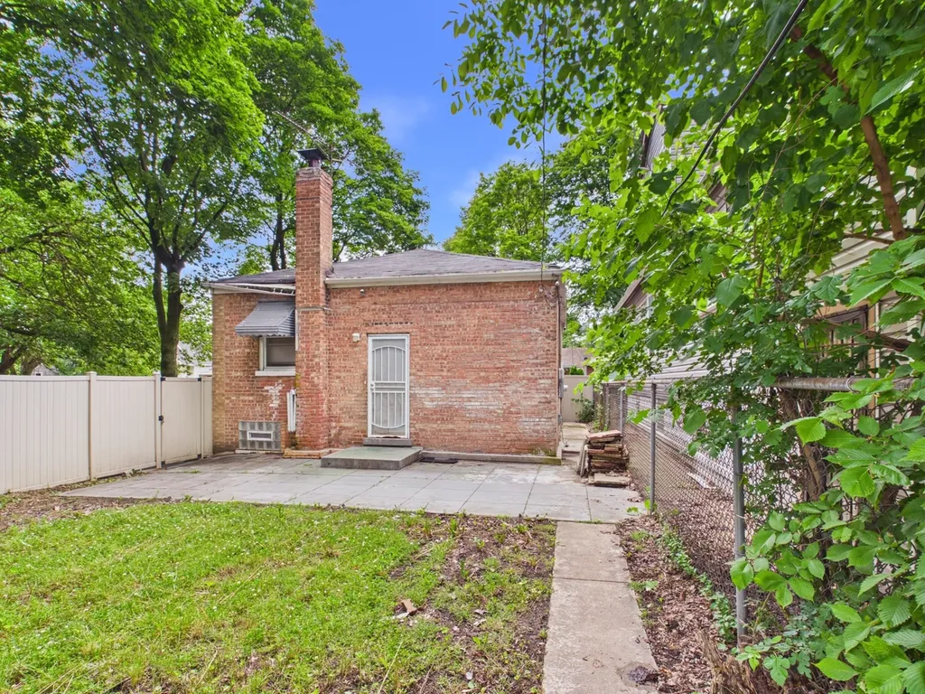 234 West 117th Street Chicago IL 60628