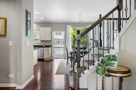 3249 Coral Lane Glenview IL 60026