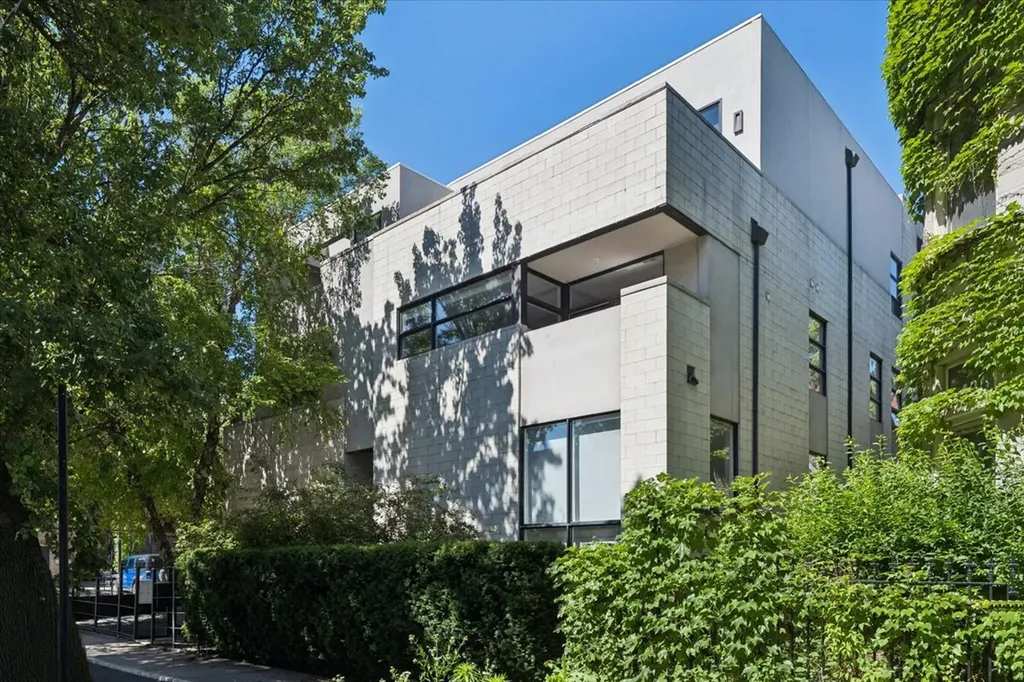 1212 North Hoyne Avenue Chicago IL 60622