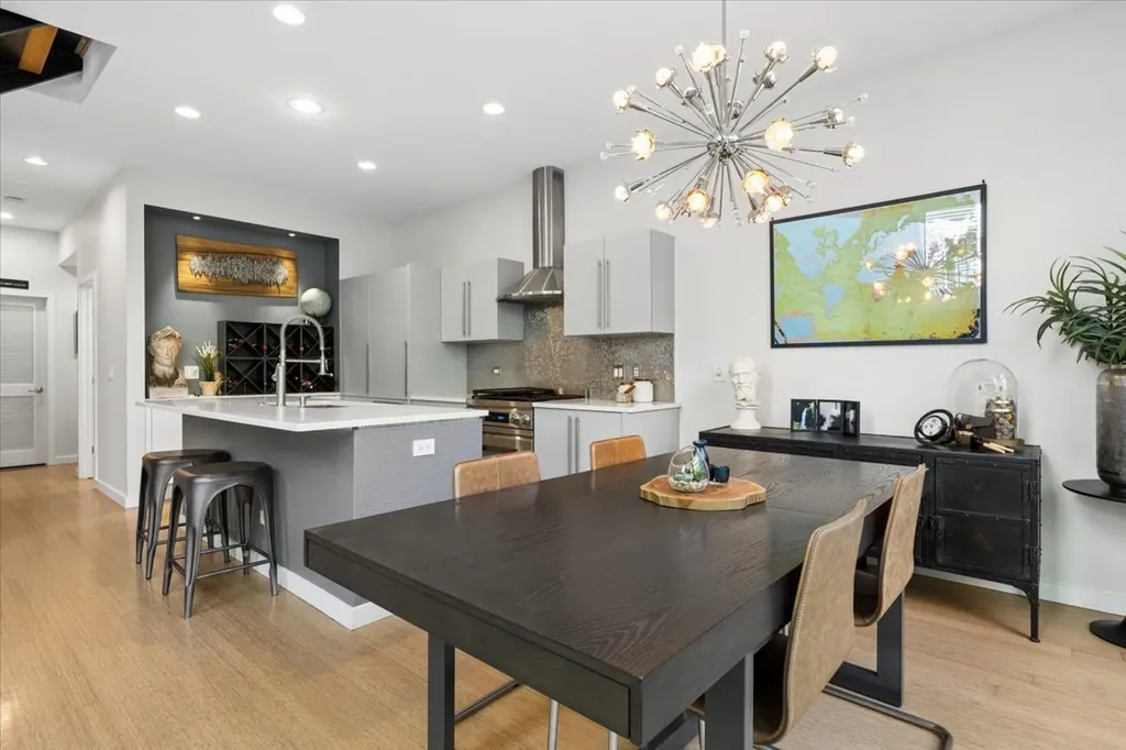 1212 North Hoyne Avenue Chicago IL 60622