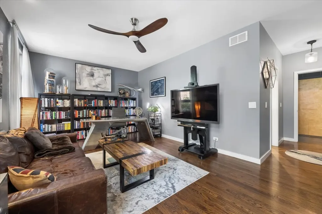 1212 North Hoyne Avenue Chicago IL 60622